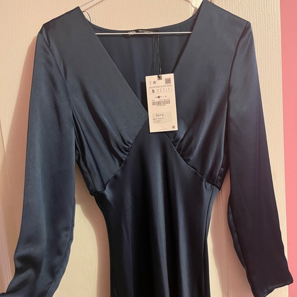 Brand new Zara satin dress - Picture 5 of 9